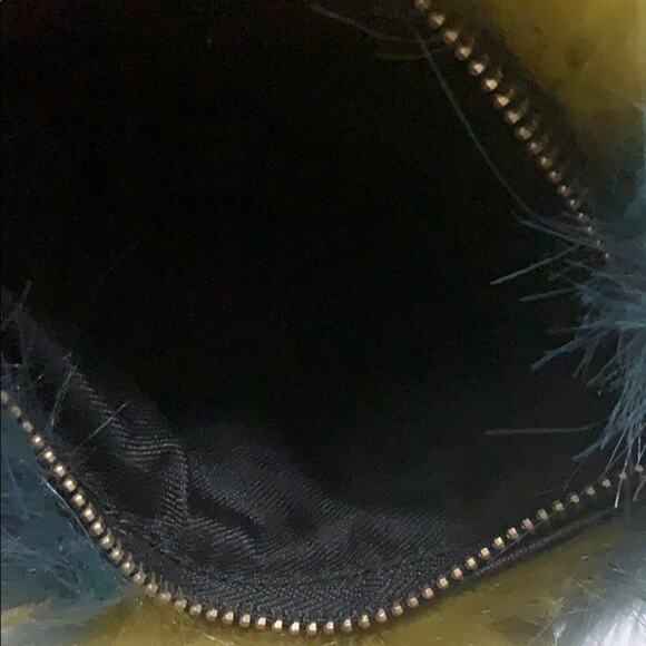 DO EVERYTHING IN LOVE FAUX‎ FUR BAG - Picture 3 of 7